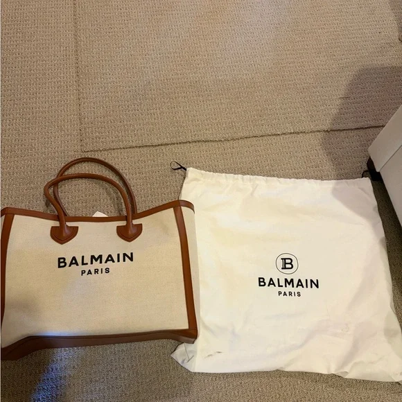 Balmain cream and brown leather trimmed tote. Excellent condition. No marks - Picture 3 of 7